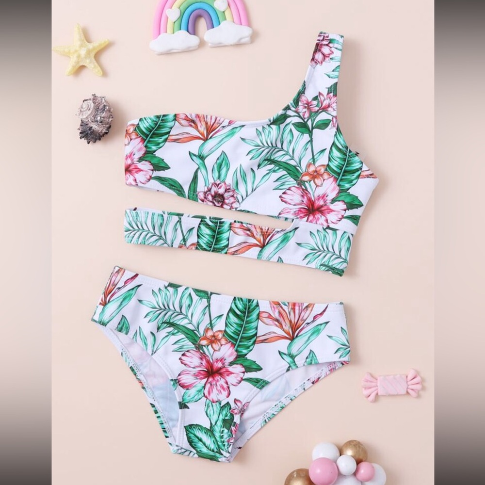 Size 5y years old toddler girl swimsuit bikini shein brand 5T